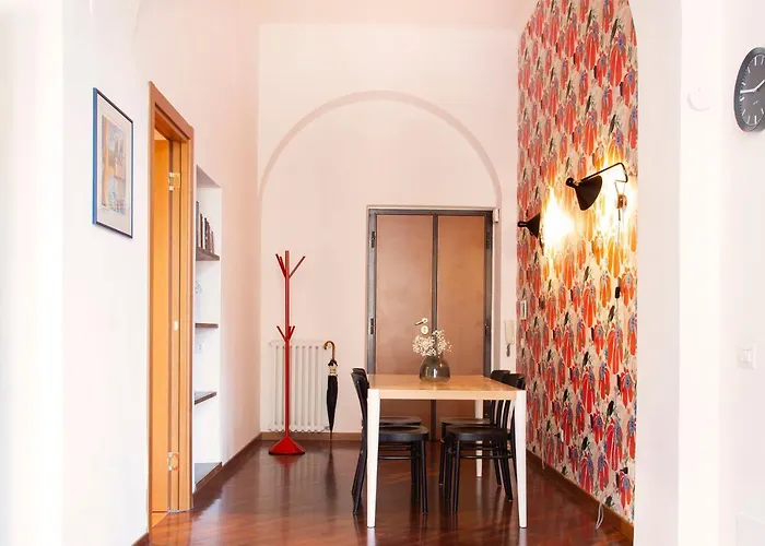 Trasteverehome- Garibaldi Apartment, World Around Corner Apartment Rom